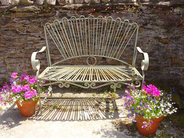 Princes Farmhouse sunny iron bench